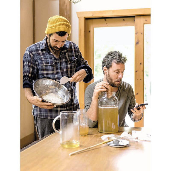 Les auteurs de Révolution kombucha, Sébastien Bureau et David Côté